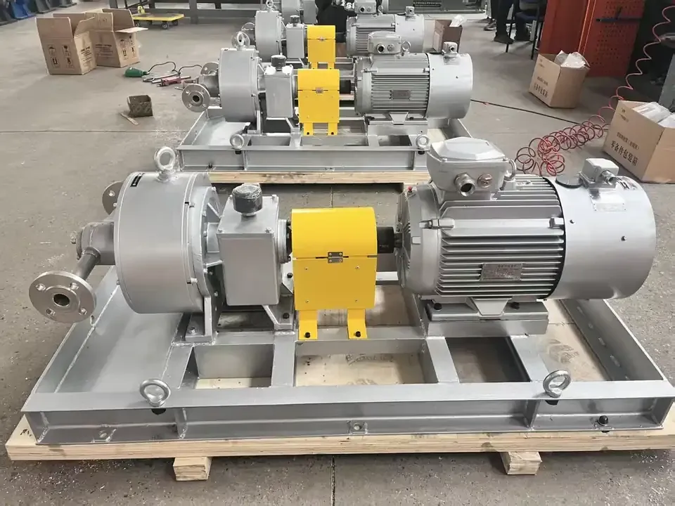 Complete EHIK pump set with motor, coupling guard and base.